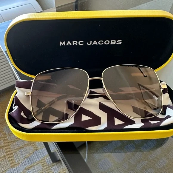 Marc Jacobs Women display picture 3